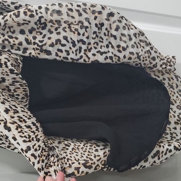 Banana Republic leopard pleated skirt - Picture 4 of 6